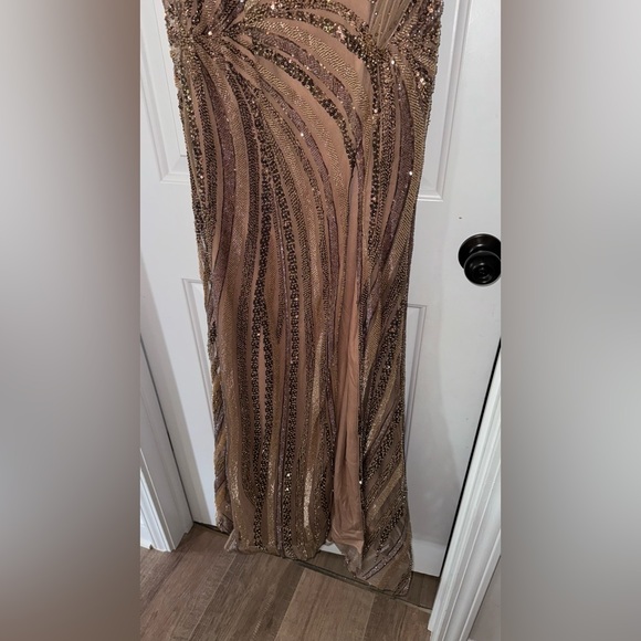 Catwalk Couture Gown Look 411 - Picture 7 of 9